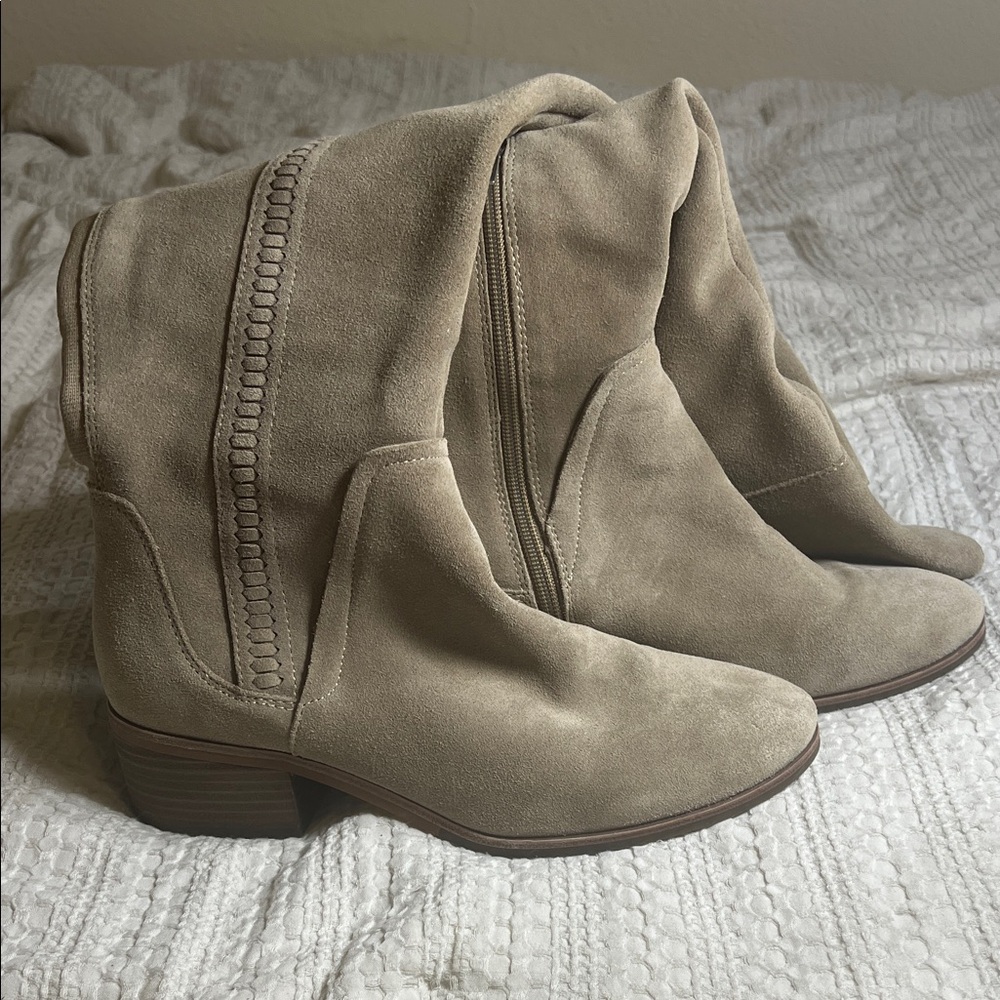 Vince Camuto Suede Heeled Ankle Boots in Taupe Size 9 Wide Calf Fit